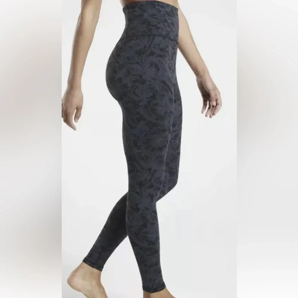 Athleta • Elation 7/8 Textured Tight Frosted Floral Navy Black